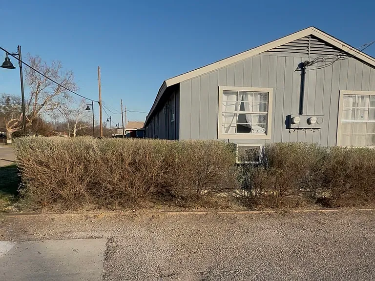 710 E Avenue G #7 — Photo 15