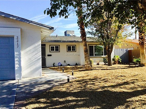 3rd image of 2217 Las Verdes St