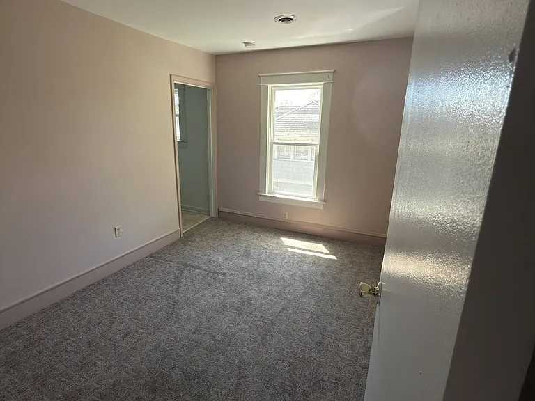 Seneca Pl — Photo 1