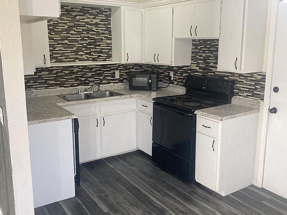 3rd image of 3404 E Noble Dr