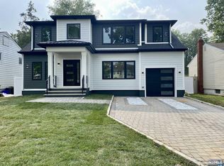 450 Wildrose Ave, Bergenfield, NJ 07621