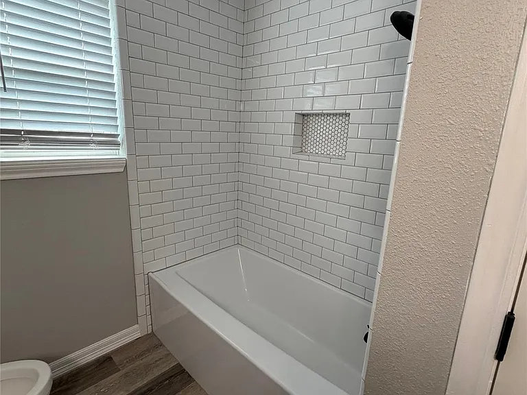 2418 Tinechester Dr — Photo 13