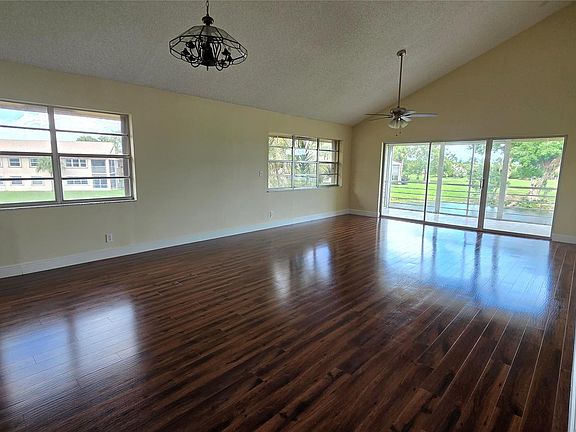 5th image of 8751 Holly Court #202