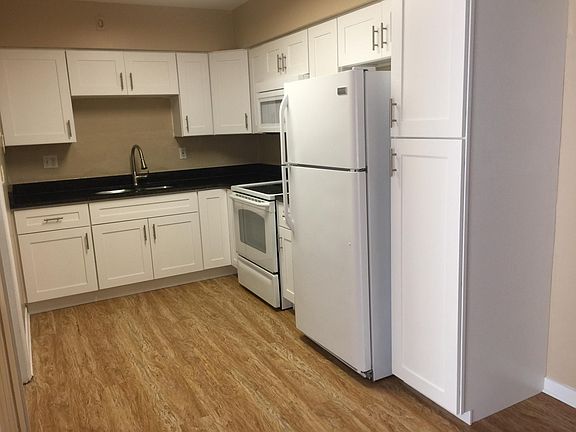 3rd image of 700 N Adelle Ave