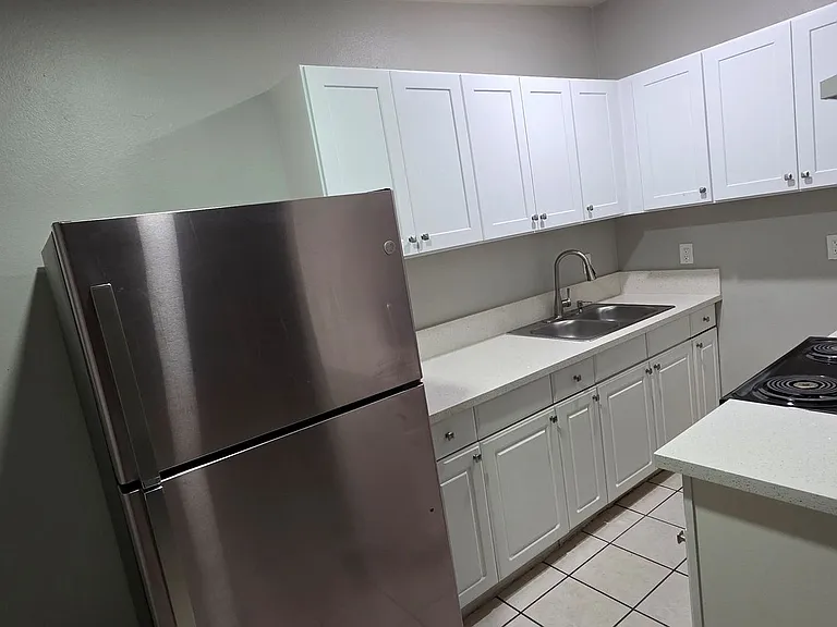 1420 Putnam Ave #6 — Photo 5