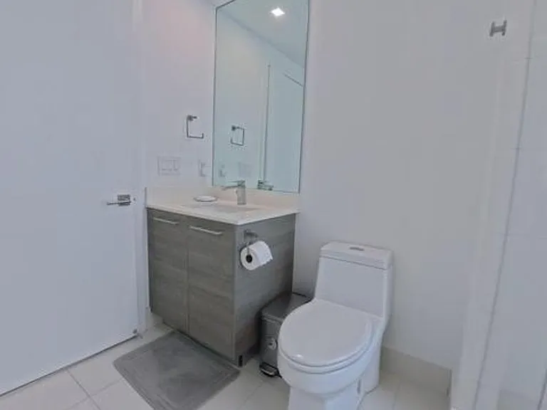 650 NE 32nd St #1601 — Photo 21