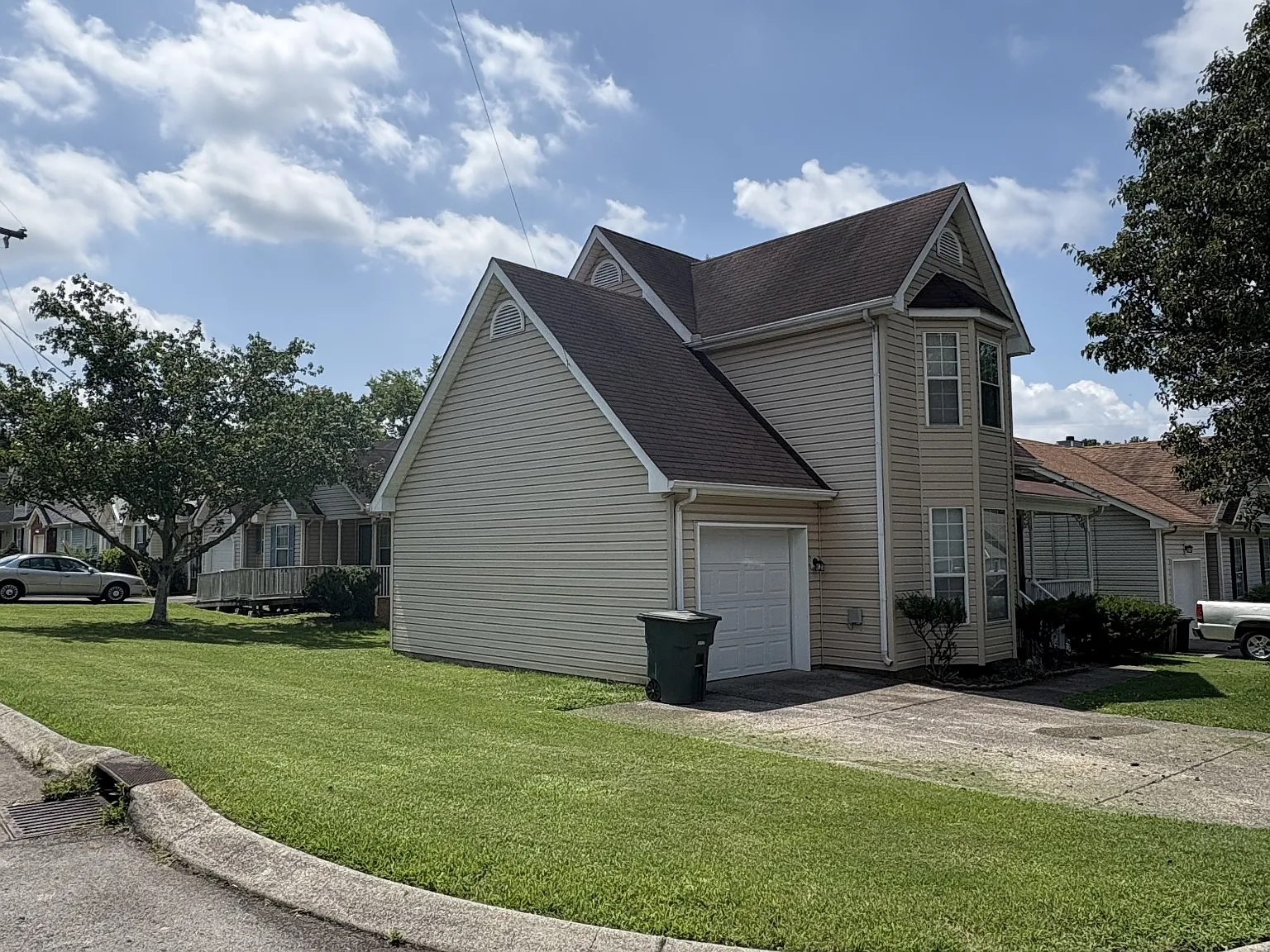 3 bed, 1585 sqft, $2,250 — Photo 3