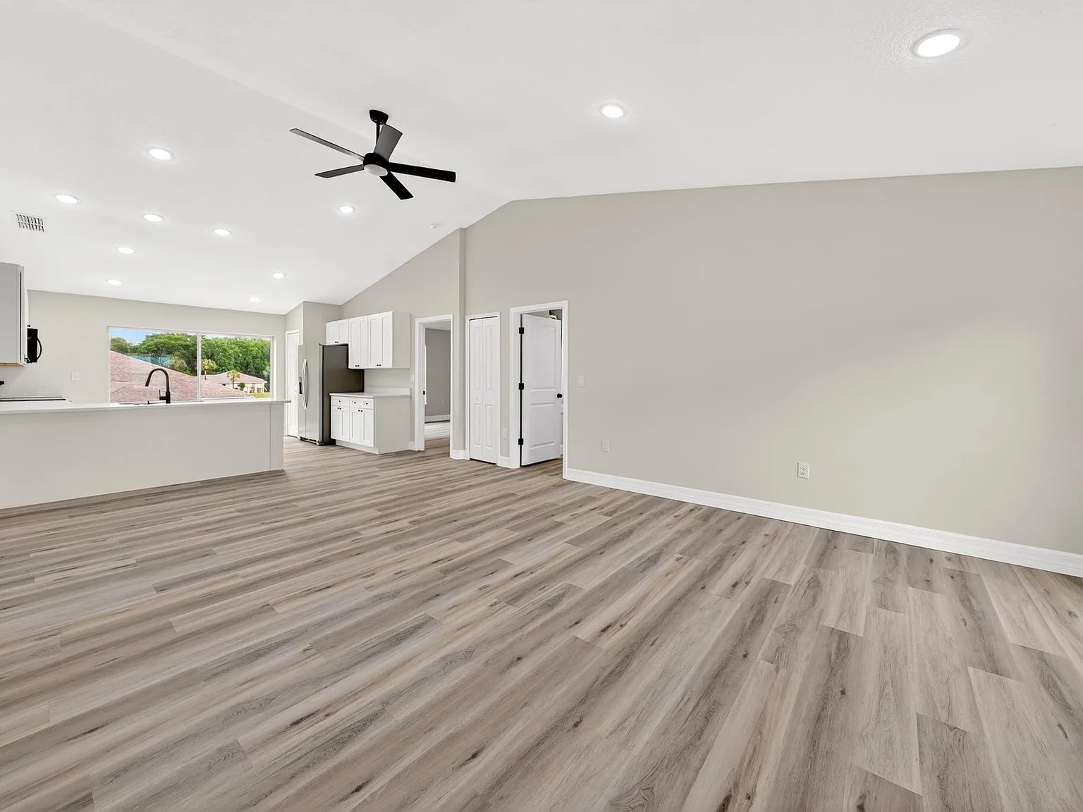 4 bed, 1620 sqft, $2,100 — Photo 2