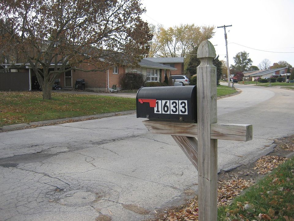 2nd image of 1633 Golfview Rd #1