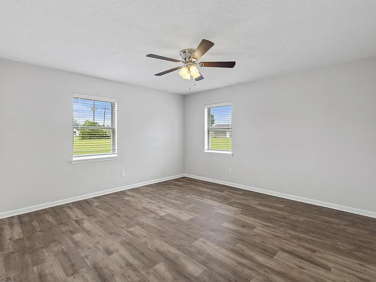 270 Bruce Cir — Photo 23