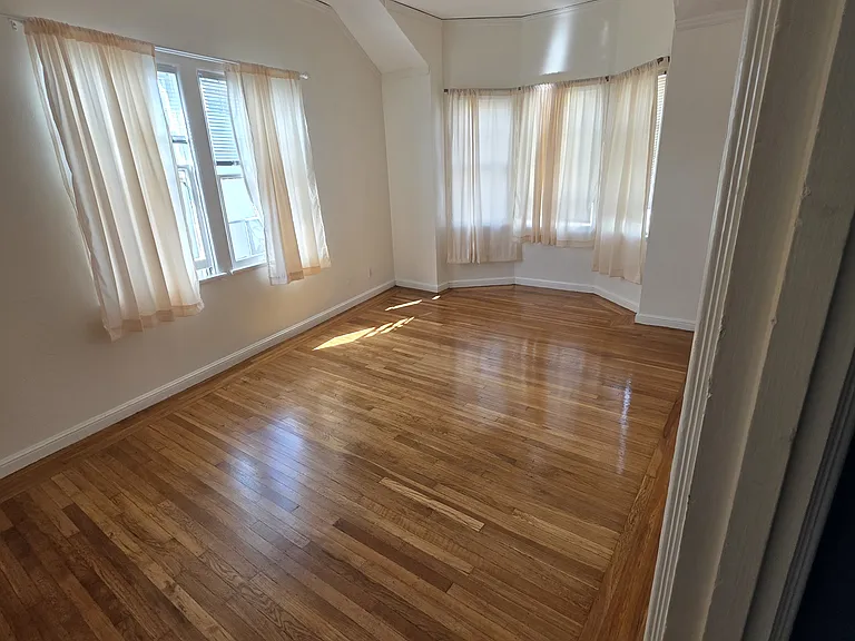 1142 McKinley Ave — Photo 4