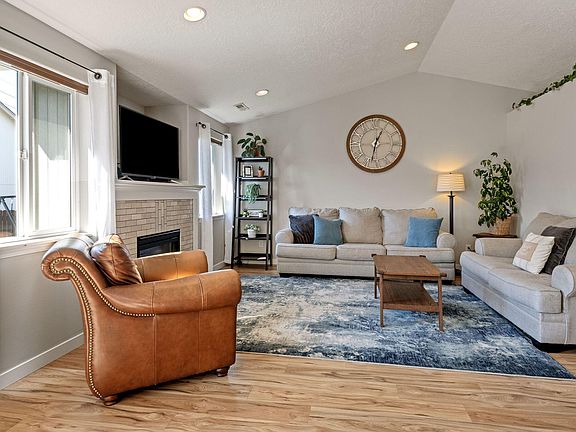 3rd image of 321 SW Antler Ridge Ct