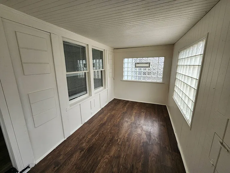 13900 Potomac Ave — Photo 13