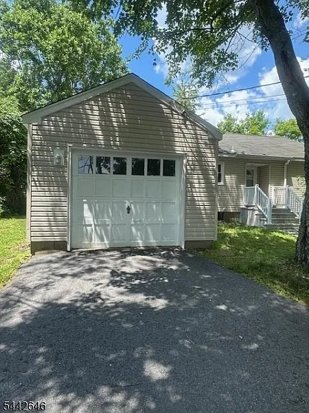 2 bed, 1.0 bath, $2,600 — Photo 2