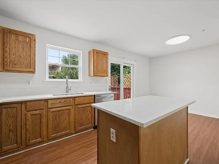 442 Blossom Ln — Photo 11