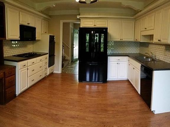 5th image of 10337 Walmer St