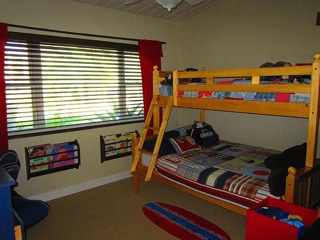 good sized rooms with high ceilings throughout...