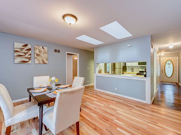 4th image of 1134 N Phelps Ave