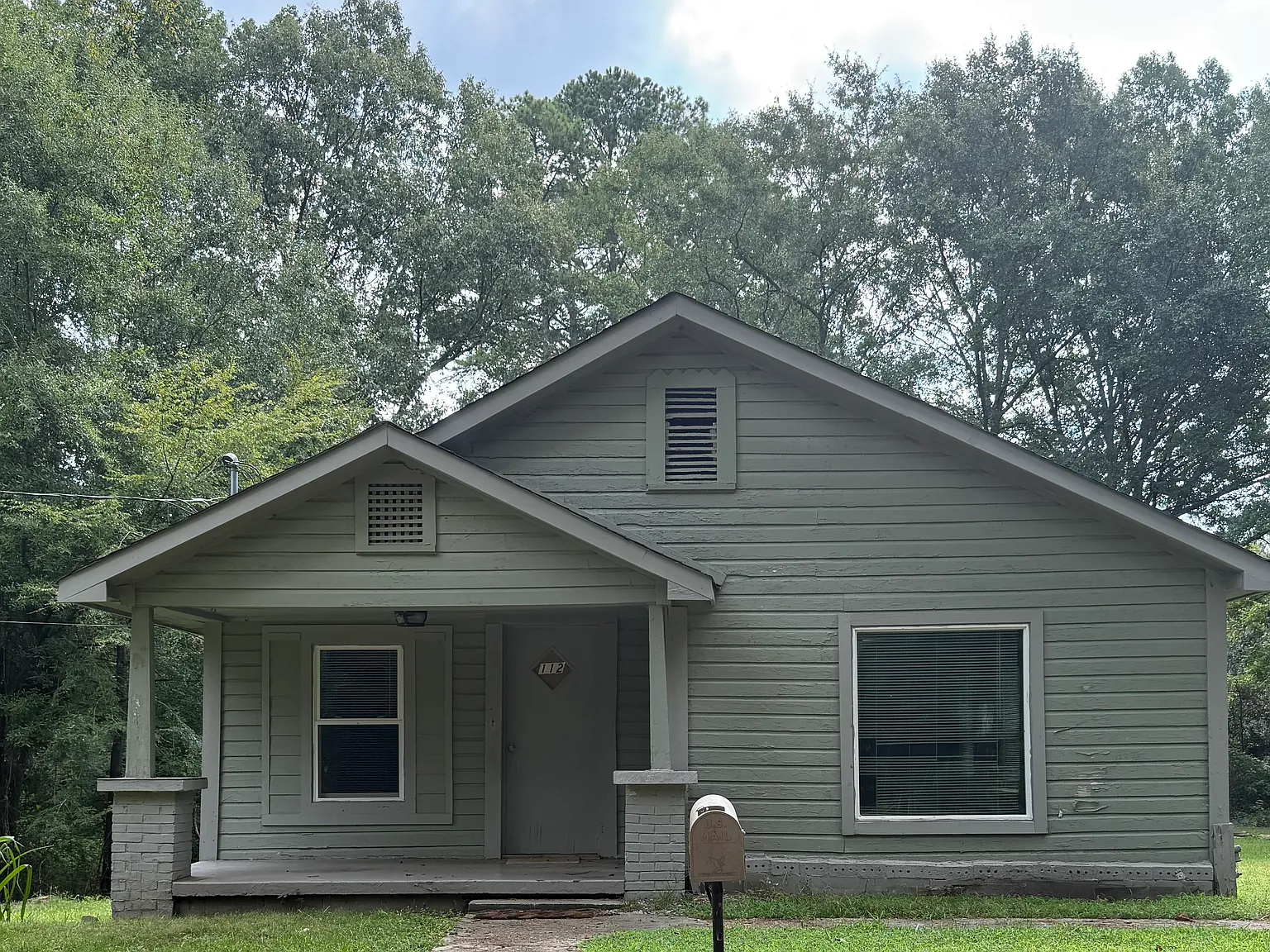 3 bed, 1400 sqft, $1,200 — Photo 1