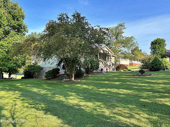 5th image of 215 Courtney Cir