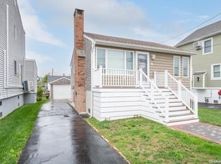 9 Albert Rd, Amityville, NY 11701