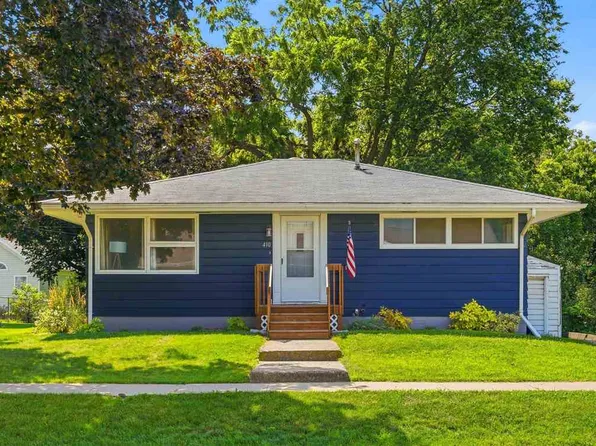 410 Elm St, Riverside, IA 52327
