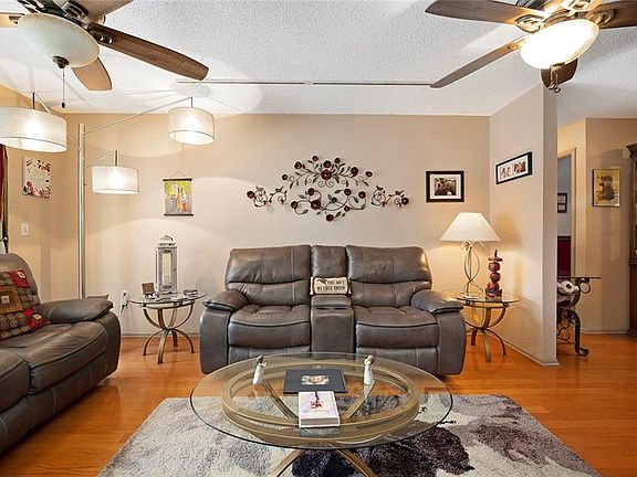 5th image of 2350 Moore Haven Dr W