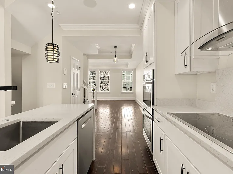 1609 Levis St NE — Photo 25
