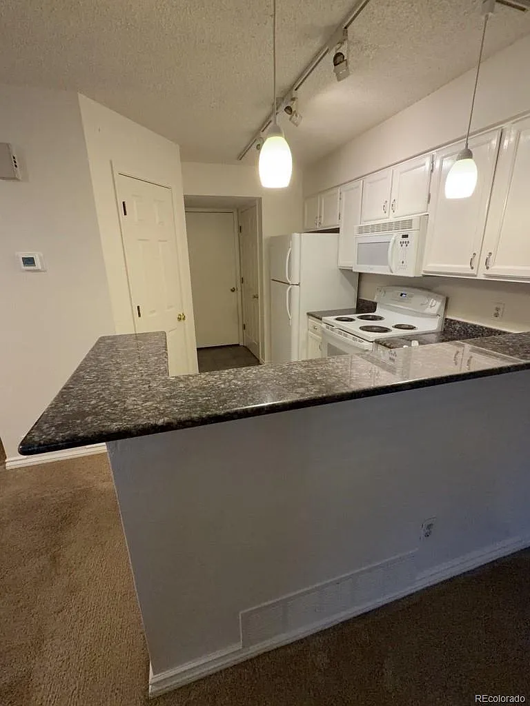 1 bed, 1.0 bath, 745 sqft, $1,695 — Photo 2