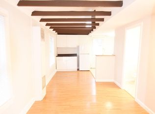 8 Race St, Middletown, RI 02842