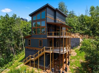 2046 Spurling Rd, Sevierville, TN 37862