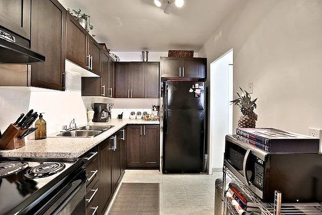 11 Shallmar Boulevard Toronto — Photo 3