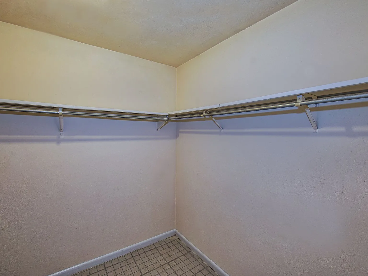 Vantage Apartments — Photo 3