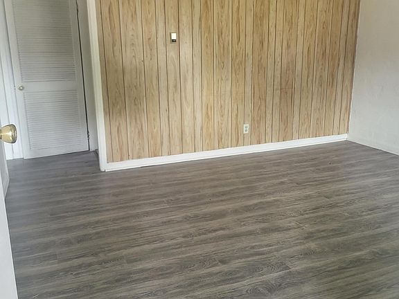 2nd image of 916 Flint St