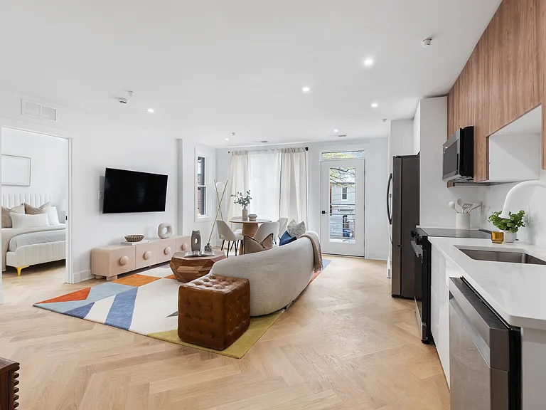 1124 Florida Ave NE #203 — Photo 3