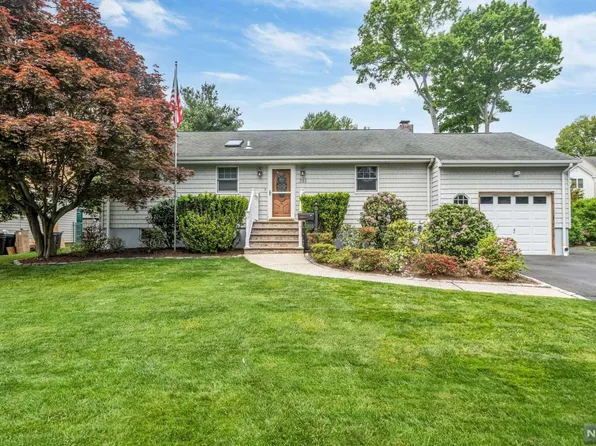 351 Bradley Ave, Northvale, NJ 07647
