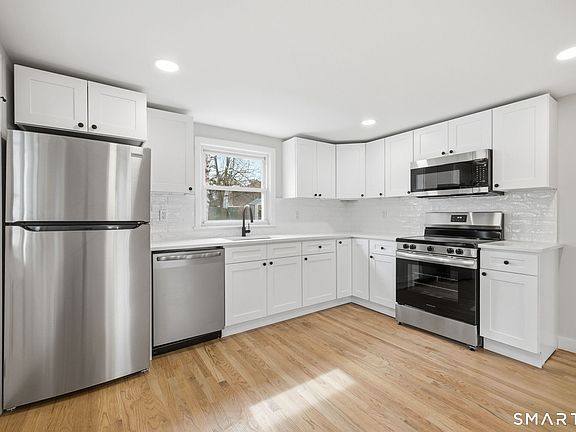 4th image of 9 Grand Street