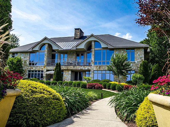 2nd image of 4472 Lake Shore Dr.
