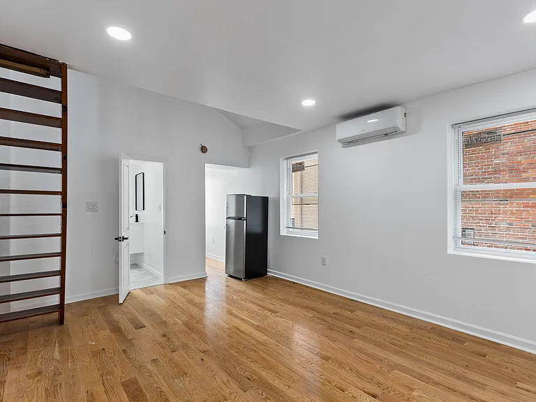 1223 Spruce St #2R — Photo 2