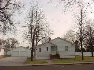 423 W 4th St, Julesburg, CO 80737