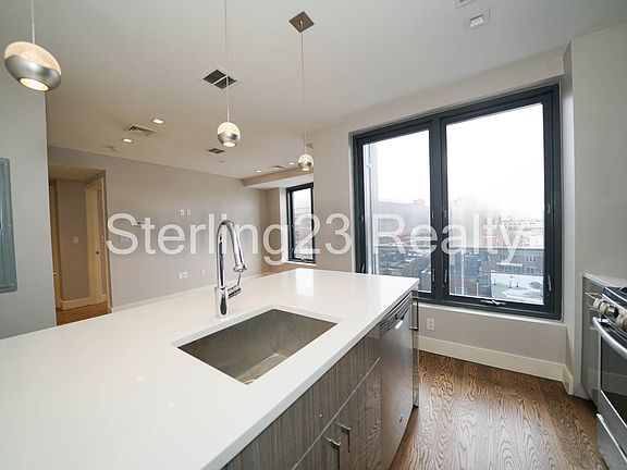 5th image of 2718 Hoyt Ave S APT 8C