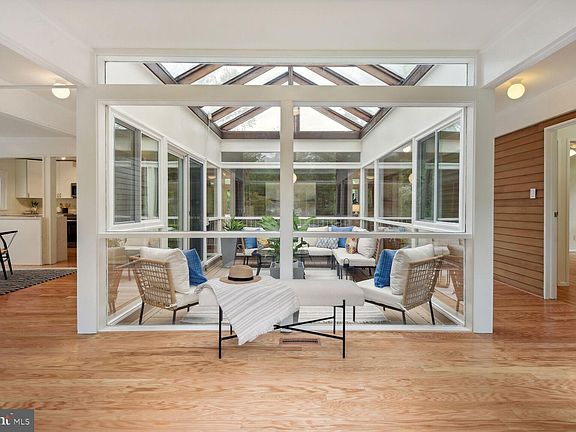 2nd image of 7 Park Overlook Ct