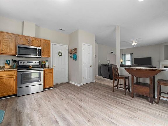 3rd image of 311 Vivian Ct