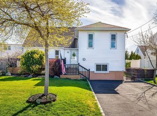 264 Harrison Ave, Island Park, NY 11558