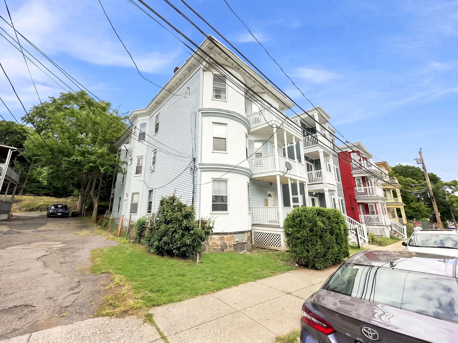 4 bed, 1400 sqft, $3,100 — Photo 1