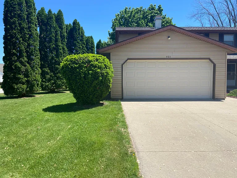 403 Moonglow Dr — Photo 2
