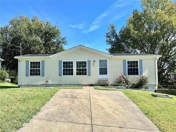 1204 Valley Dr, Festus, MO 63028