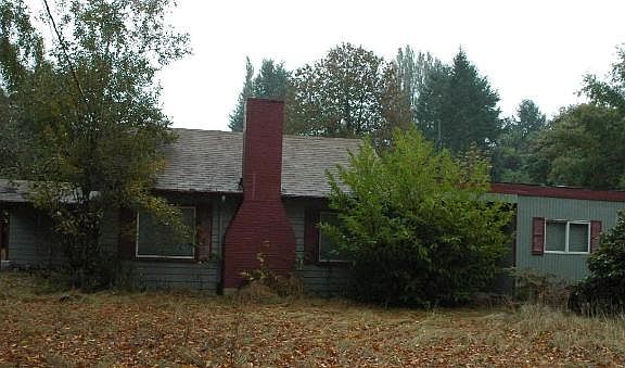 4th image of 3565 Sunset Dr W