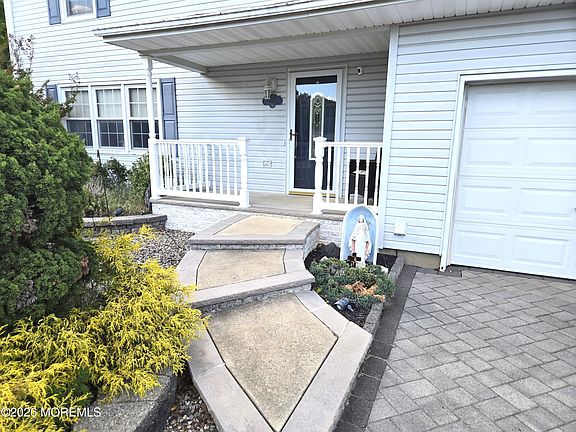3rd image of 300 Pennington Court