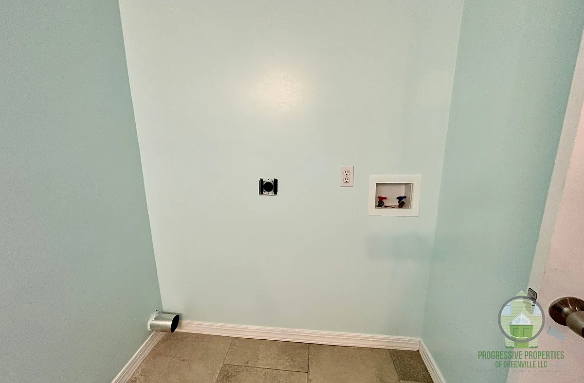8 Hallcox Street - 1 — Photo 4